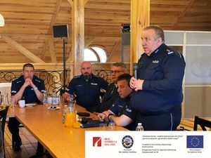 Zastępca Komendanta Wojewódzkiego Policji w Gorzowie Wielkopolskim podczas szkolenia