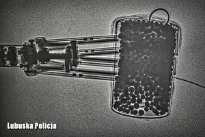 Ładunek wybuchowy podczas sprawdzania urządzeniem prześwietlającym