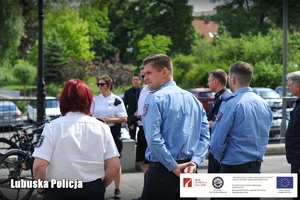 Delegacja z Niemiec poznaje wyposażenie patrolu rowerowego