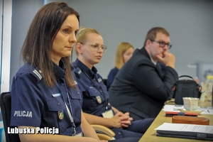policjantki i zaproszeni goście