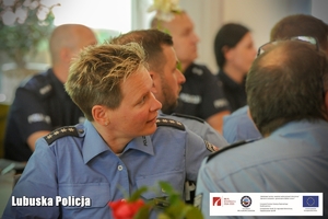 Policjanci podczas konferencji