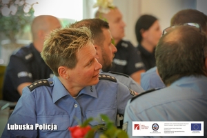 Policjanci podczas konferencji