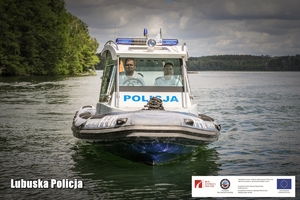 Policyjna łódź motorowa