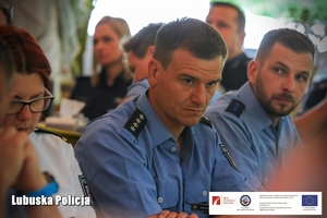 Policjanci podczas konferencji