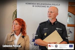 Policjant i pani tłumacz