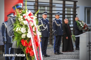 Policjanci z wieńcem