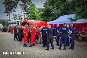 Policjanci i inne służby  w czasie oddawania krwi