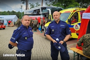 Policjanci w oczekiwaniu na oddanie krwi