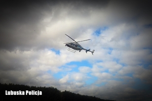 Helikopter w powietrzu