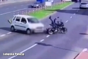 zderzenie osobówki z motocyklistą