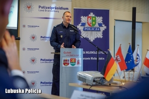 Nadinspektor Jarosław Pasterski przemawia na konferencji.