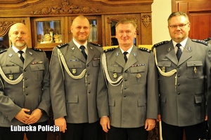 Policjanci na zdjęciu grupowym