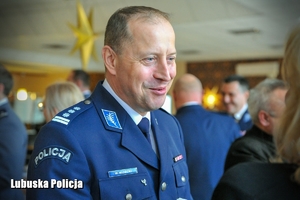 policjant się uśmiecha