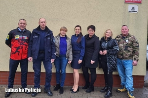 policjanci i wolontariusze