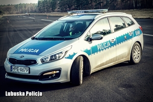 Policjanci w radiowozie