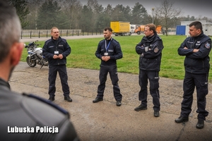 Policjanci podczas odprawy przed jedną konkurencji turnieju.