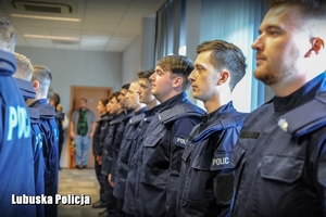 nowi policjanci podczas uroczystości