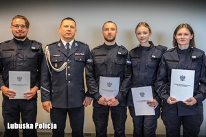 nowi policjanci podczas uroczystości