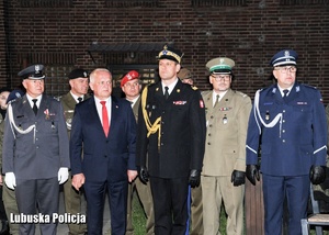 Komendanci służb mundurowych podczas uroczystości.