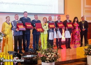 „Najbezpieczniejsze Województwo w Polsce w 2022”. Laureaci na wspólnym zdjęciu