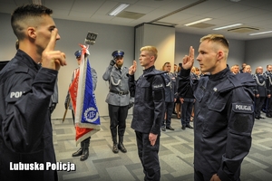 policjanci składają ślubowanie