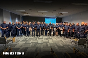 zdjęcie grupowe policjantów