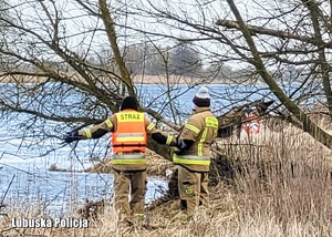 Strażacy podczas poszukiwań dorzecza Warty.
