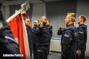 policjanci składają ślubowanie