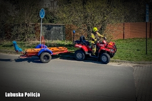 strażak na quadzie