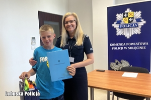 policjantka i chłopiec