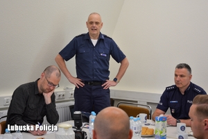Policjanci w trakcie spotkania
