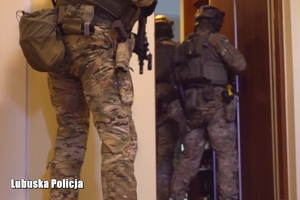 Kontrterroryści w trakcie działań