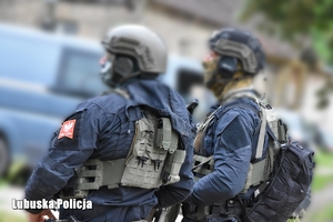 Kontrterroryści w trakcie działań
