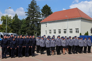 Nowo przyjęci policjanci i awansowani oraz odznaczeni