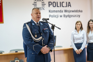 komendant przemawia do uczestników ślubowania