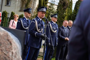 Pierwszy Zastępca Komendanta Wojewódzkiego Policji w Bydgoszczy podczas przemówienia.