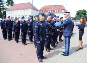 Wręczanie aktów ślubowania.