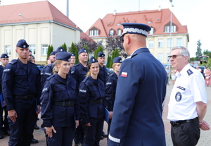 Policjantki podczas rozmowy z szefem.