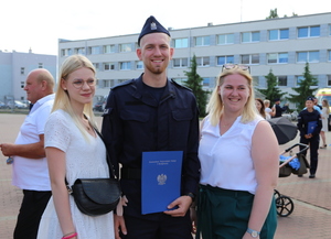 Policjant z rodziną.