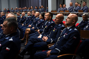 Uroczystość odznaczania policjantów i pracowników cywilnych Policji z okazji Święta Niepodległości w Urzędzie Wojewódzkim w Bydgoszczy