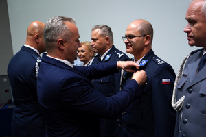 Uroczystość odznaczania policjantów i pracowników cywilnych Policji z okazji Święta Niepodległości w Urzędzie Wojewódzkim w Bydgoszczy