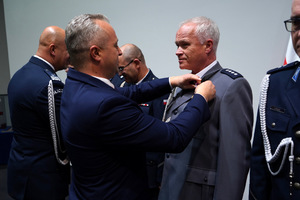 Uroczystość odznaczania policjantów i pracowników cywilnych Policji z okazji Święta Niepodległości w Urzędzie Wojewódzkim w Bydgoszczy