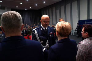 Uroczystość odznaczania policjantów i pracowników cywilnych Policji z okazji Święta Niepodległości w Urzędzie Wojewódzkim w Bydgoszczy