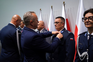 Uroczystość odznaczania policjantów i pracowników cywilnych Policji z okazji Święta Niepodległości w Urzędzie Wojewódzkim w Bydgoszczy