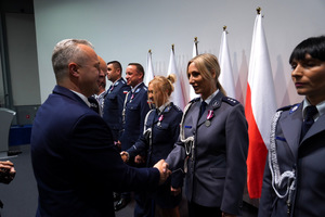 Uroczystość odznaczania policjantów i pracowników cywilnych Policji z okazji Święta Niepodległości w Urzędzie Wojewódzkim w Bydgoszczy