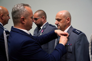 Uroczystość odznaczania policjantów i pracowników cywilnych Policji z okazji Święta Niepodległości w Urzędzie Wojewódzkim w Bydgoszczy
