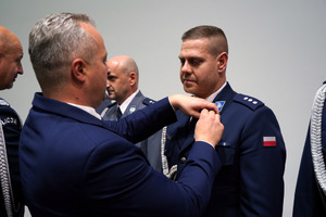 Uroczystość odznaczania policjantów i pracowników cywilnych Policji z okazji Święta Niepodległości w Urzędzie Wojewódzkim w Bydgoszczy