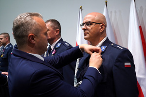 Uroczystość odznaczania policjantów i pracowników cywilnych Policji z okazji Święta Niepodległości w Urzędzie Wojewódzkim w Bydgoszczy