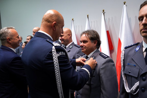 Uroczystość odznaczania policjantów i pracowników cywilnych Policji z okazji Święta Niepodległości w Urzędzie Wojewódzkim w Bydgoszczy