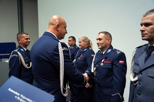 Uroczystość odznaczania policjantów i pracowników cywilnych Policji z okazji Święta Niepodległości w Urzędzie Wojewódzkim w Bydgoszczy